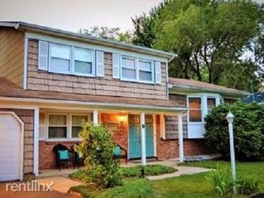 Main picture of 8 Concord Dr