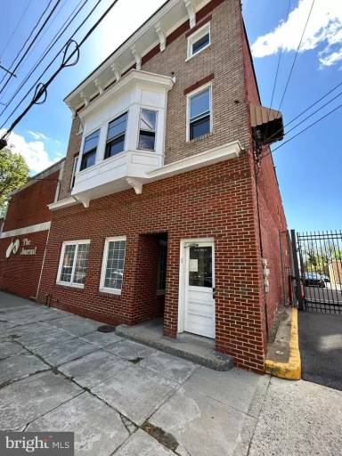 Main picture of 213 West King Street - 1