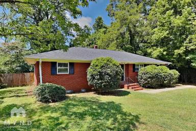 Main picture of 5201 Pinebrook Dr