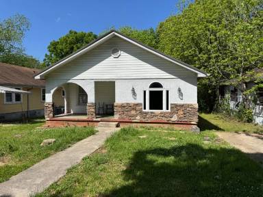 Main picture of 2508 Gurnee Ave