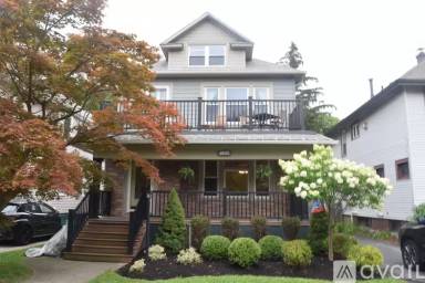 Main picture of 749 Crescent Ave