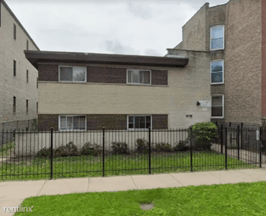 Main picture of 1465 E 69th St