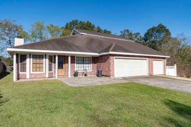 Main picture of 102 Confederate Ave