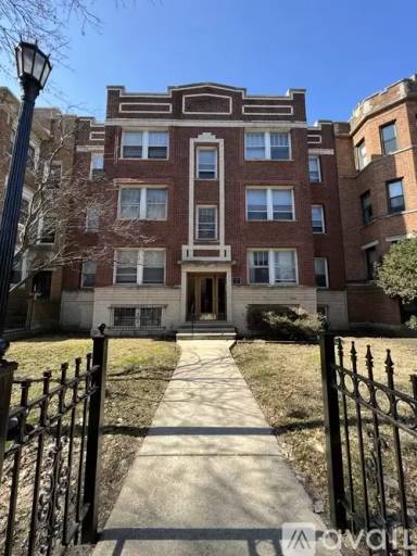 Main picture of 4750 N Malden St