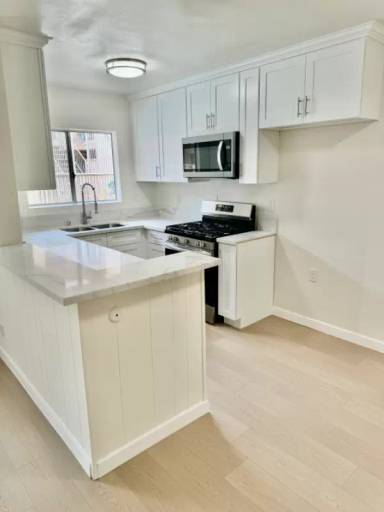 Main picture of 12755 Vanowen St