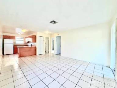 Main picture of 800 NE 14th St