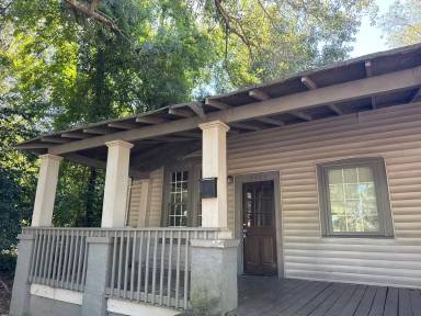 Main picture of 720 W Poplar St