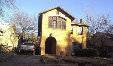 Main picture of 709 Baylor St