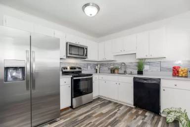 Main picture of 13225 Locust St
