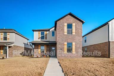 Main picture of 4670 W Aurora St