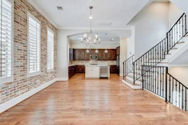 Main picture of 4506 Jackson St