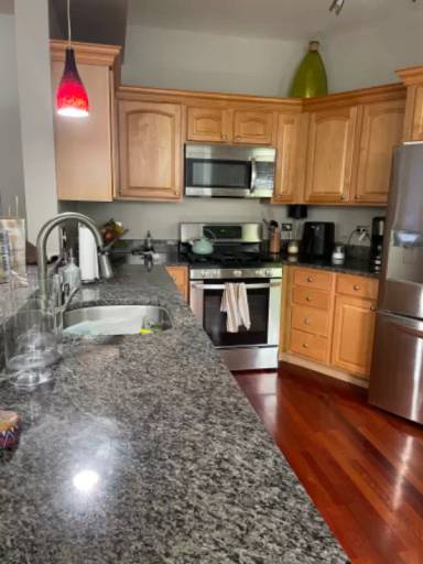 Main picture of 7621 N Greenview Ave