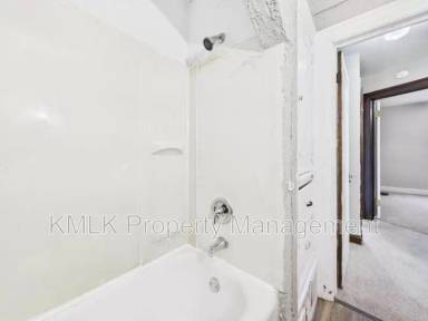 Main picture of 916 Peckham St