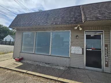 Main picture of 718 Derby St