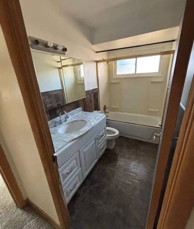 Main picture of 5074 Miller Ave