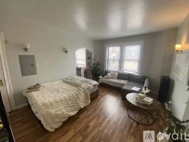 Main picture of 1712 W Estes Ave