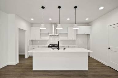 Main picture of 6205 E 13th Ln