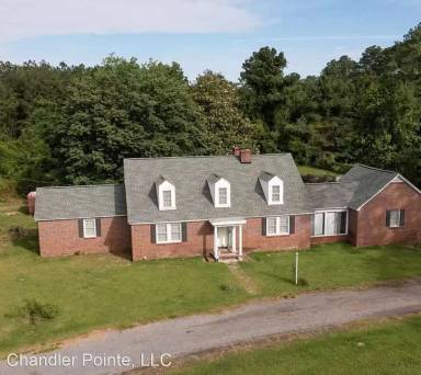 Main picture of 3409 S Irby St