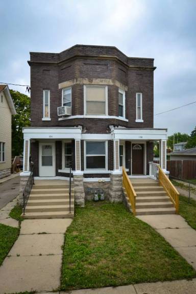 Main picture of 104 Richards St