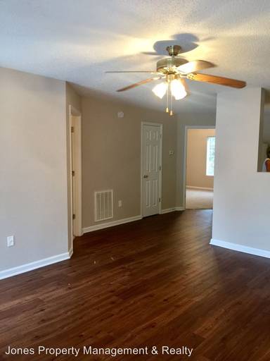 Main picture of Chinaberry Commons