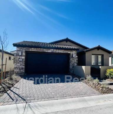 Main picture of 223 Sun Glaze Ave