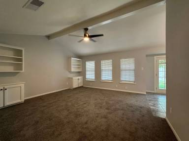 Main picture of 7445 Milky Way Dr