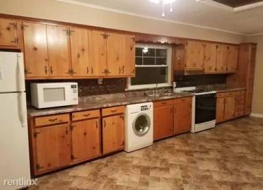 Main picture of 70 Woodbury Rd