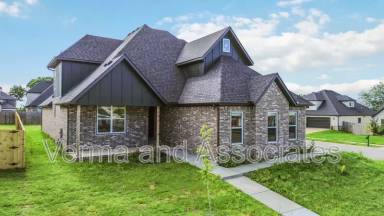 Main picture of 1240 Mammoth St