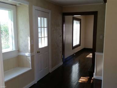Main picture of 208 Crippen St