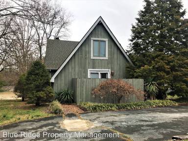 Main picture of 220 Lake Meadow Dr