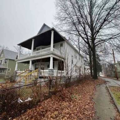 Main picture of 1426 E 94th St