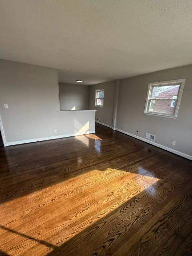 Main picture of 1910 Glenroy St NW