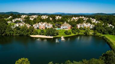 Main picture of 200 Lake Club Ct