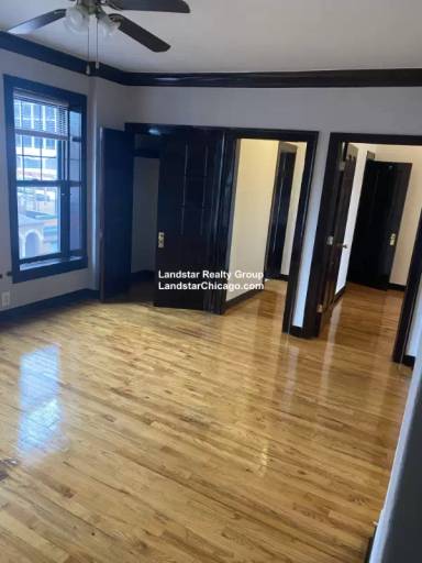 Main picture of 846 W Montrose Ave