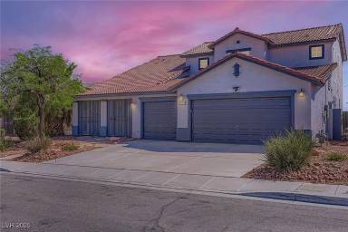 Main picture of 8061 Petunia Flower Way