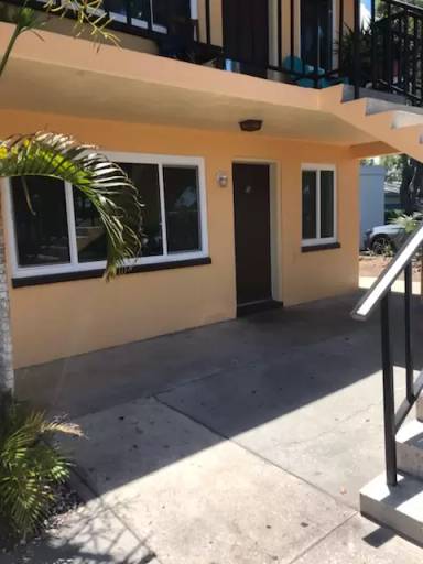 Main picture of 411 S Nimbus Ave