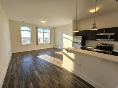 Main picture of 120 Green St
