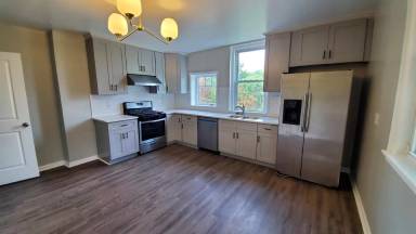 Main picture of 5706 Falls Rd