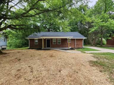 Main picture of 723 W Creek Cir