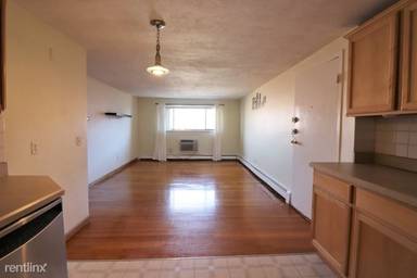 Main picture of 12 Riverside St