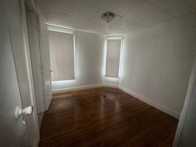 Main picture of 31 Locust St