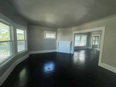 Main picture of 10322 Parkgate Ave