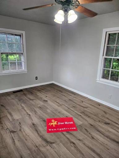 Main picture of 1018 E Delaware St