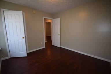 Main picture of 103 Hagerman Ct
