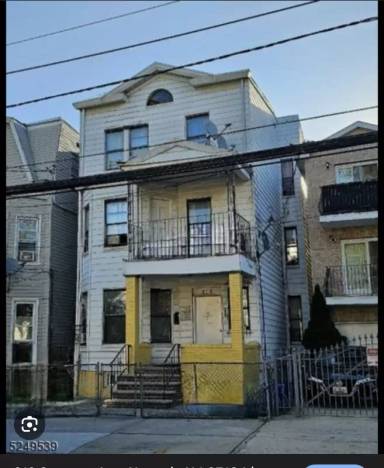 Main picture of 319 Summer Ave