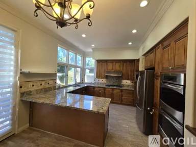 Main picture of 3122 Hamburg Sq
