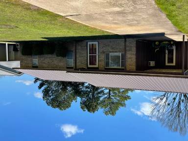 Main picture of 211 South Ave