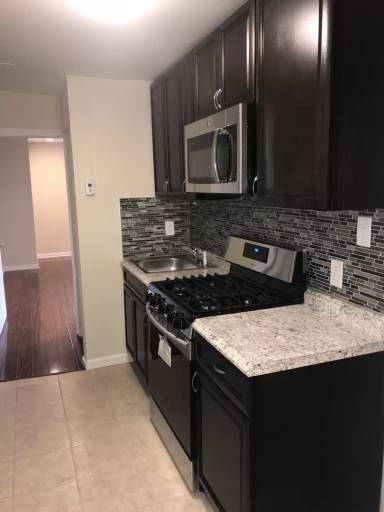Main picture of 3850 W Girard Ave