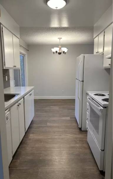 Main picture of 740 W Powell Blvd