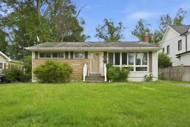Main picture of 108 Battle St SW